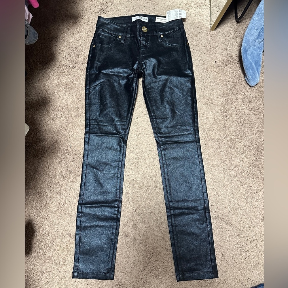NWT Guess medium rise skinny Emma fit shiny pants| size 25